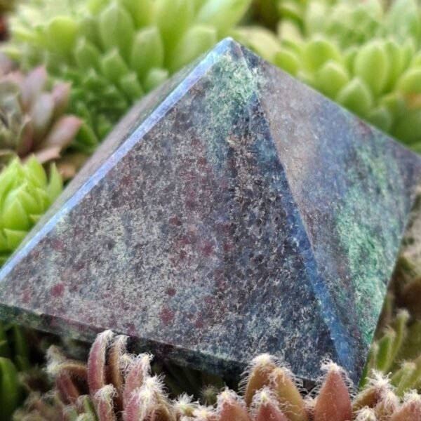 Rubionit Kyanit-Rubin Pyramide